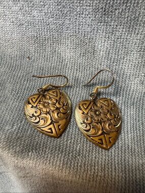 Vintage-Inspired Gold Floral Heart Dangle Earrings